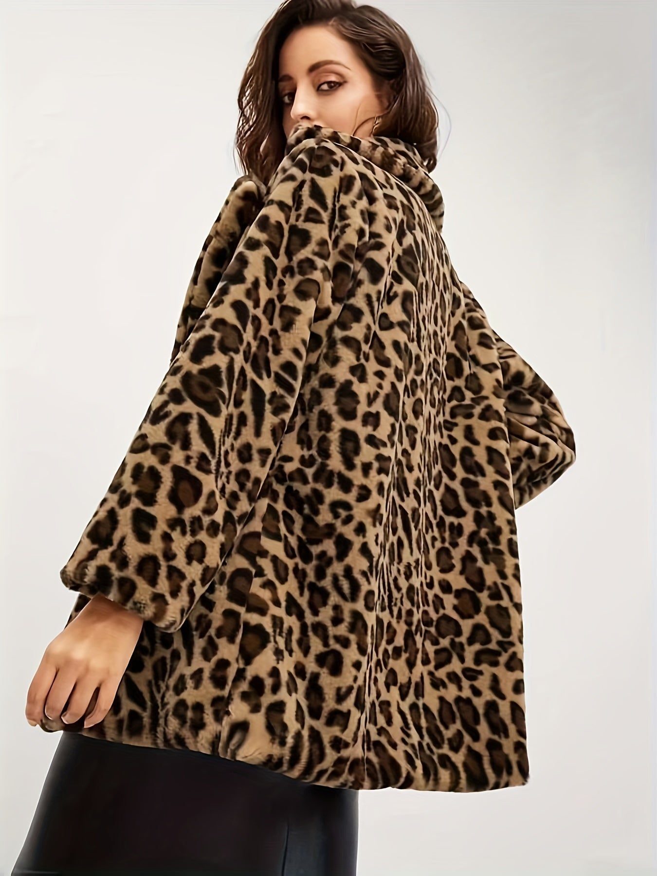 Mjuk jacka med leopardmönster