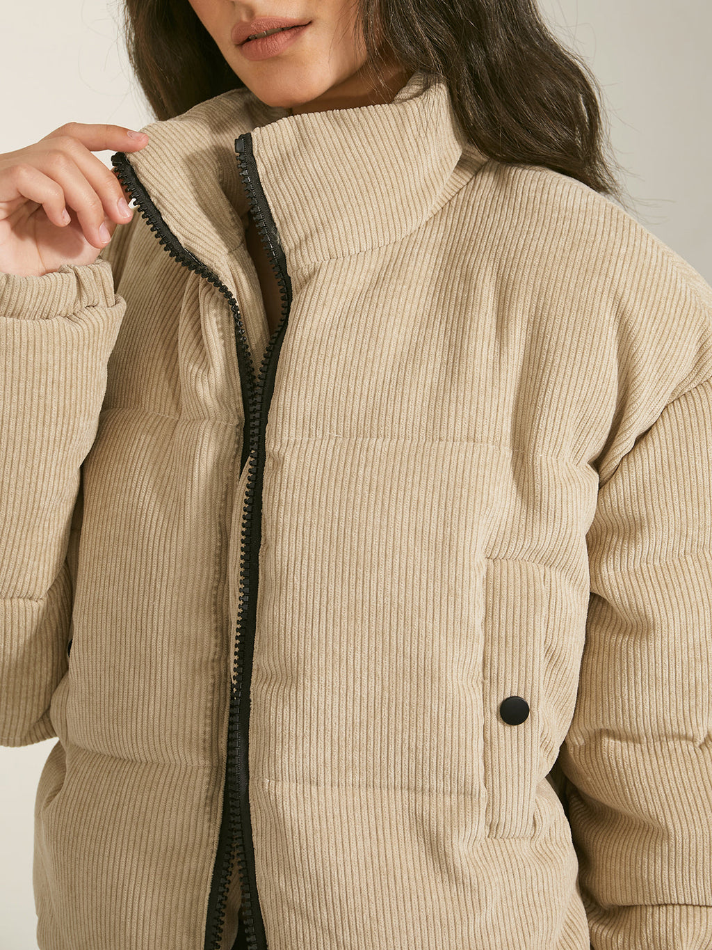 Beige jacka för kvinnor