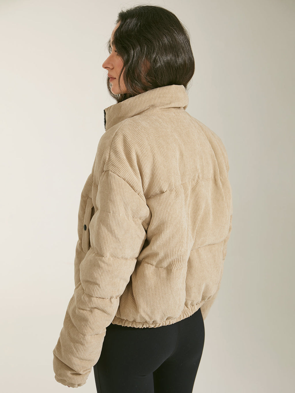 Beige jacka för kvinnor
